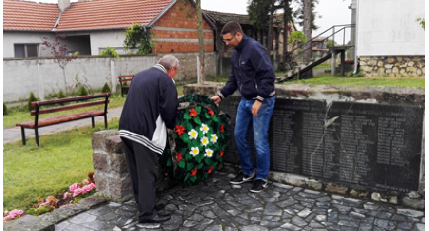 Povodom seoske slave položeni venci na spomen obeležja